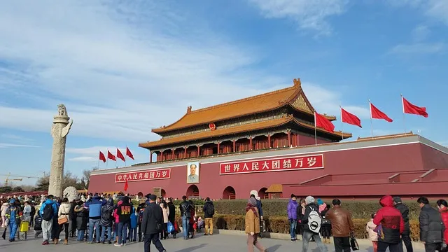置身事内